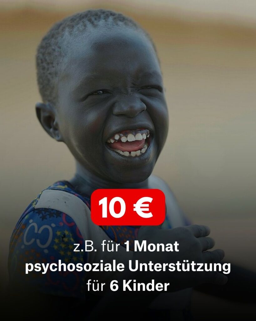 Ein kleines Mädchen lacht mit Zähnen. Die Beschriftung ist: 10€ z.B für 1 Monat psychosoziale Unterstützung für sechs Kinder.